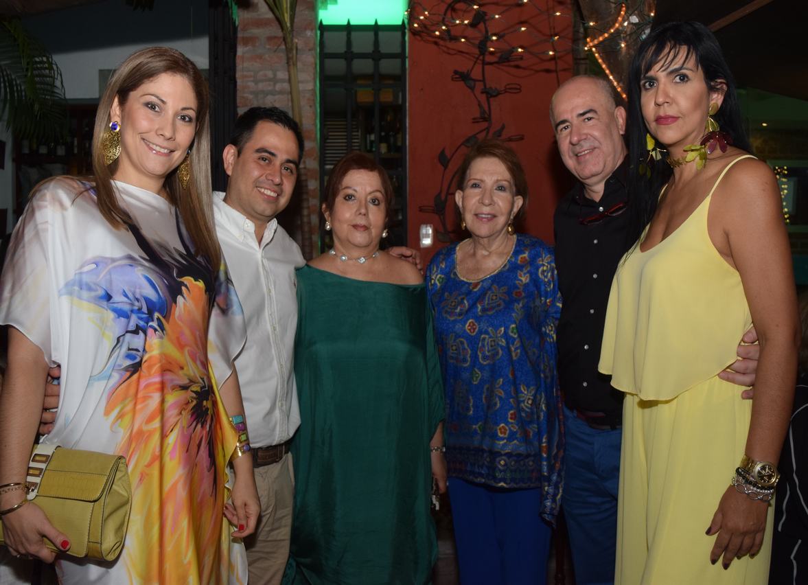 Alejandra Naranjo, Juan Diego Fierro, Leonora Oliveros, Emma Oliveros, Oscar Fernando Fierro y Liliana Peña de Fierro.